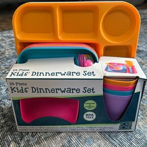 Your Zone 24 Piece Plastic Square Purple Dinnerware Set (Service for 4) BPA Free